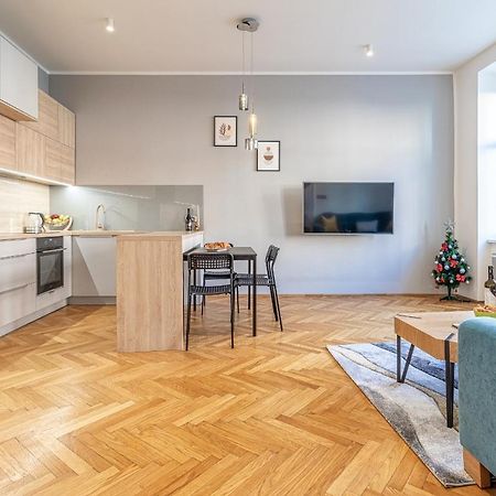 Stylish Luxury Flat In Old Town Appartement Bratislava Buitenkant foto