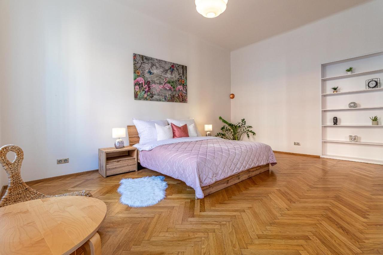 Stylish Luxury Flat In Old Town Appartement Bratislava Buitenkant foto