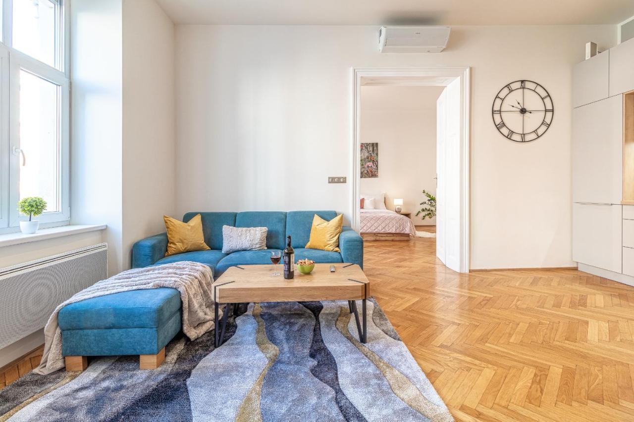 Stylish Luxury Flat In Old Town Appartement Bratislava Buitenkant foto