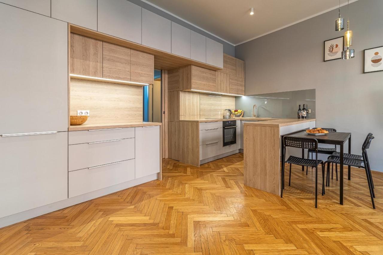 Stylish Luxury Flat In Old Town Appartement Bratislava Buitenkant foto