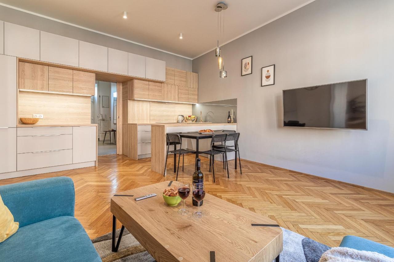 Stylish Luxury Flat In Old Town Appartement Bratislava Buitenkant foto
